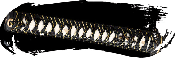 Tsuka premium negra y oro sobre same blanco